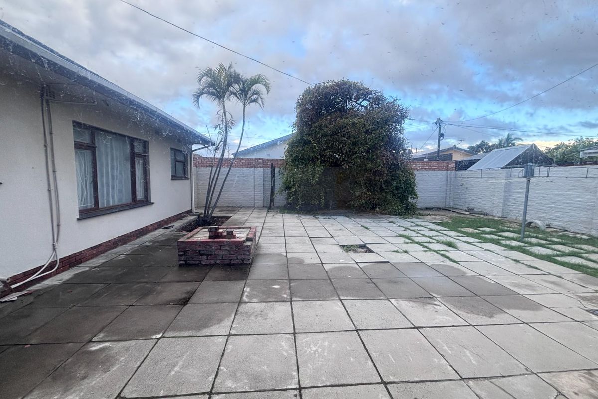 Charming Cape Dutch Family Home with Dual-Erf Opportunity in Townsend Estate - Photo 3