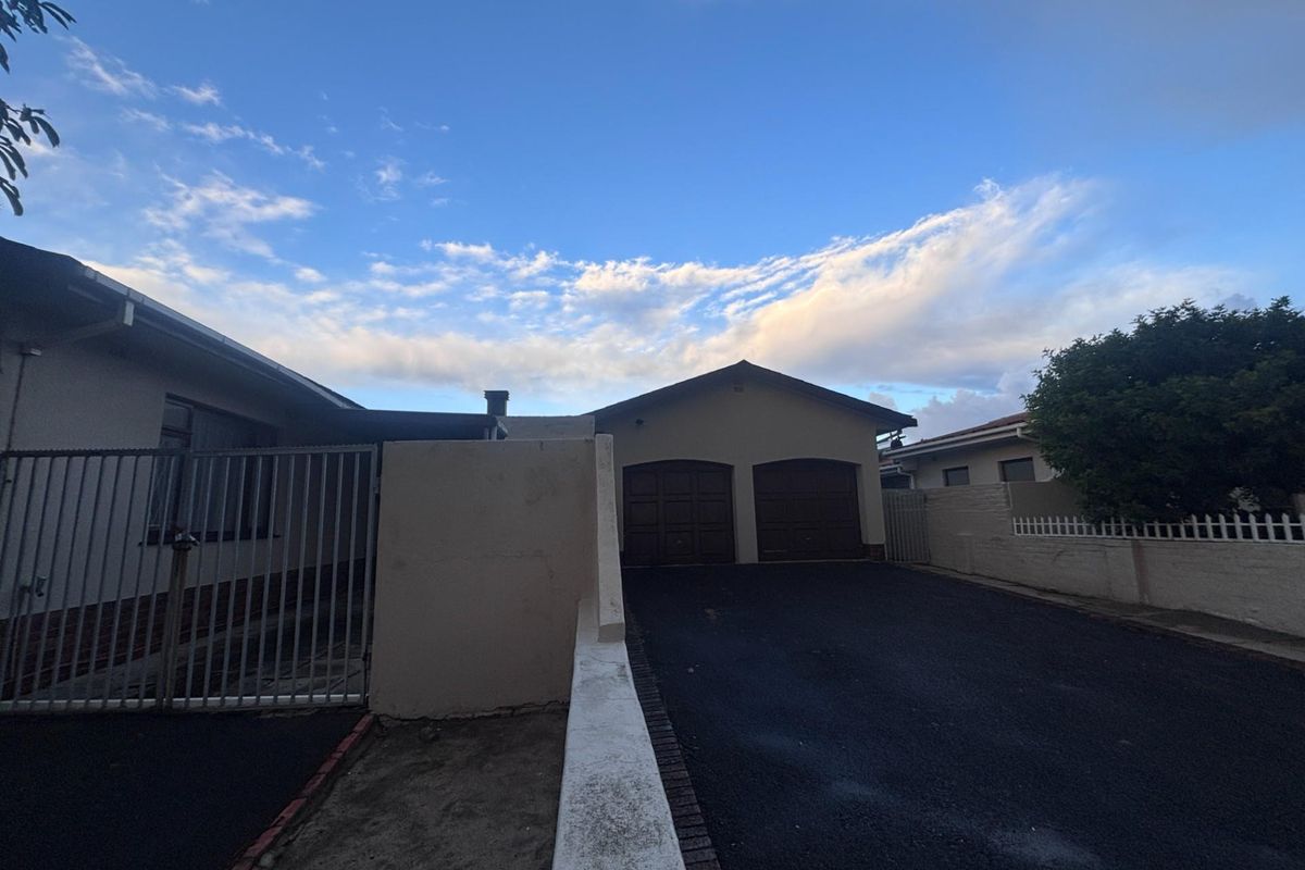 Charming Cape Dutch Family Home with Dual-Erf Opportunity in Townsend Estate - Photo 2