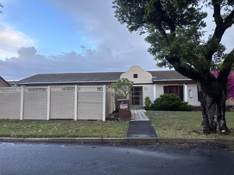 Charming Cape Dutch Family Home with Dual-Erf Opportunity in Townsend Estate - Photo 1