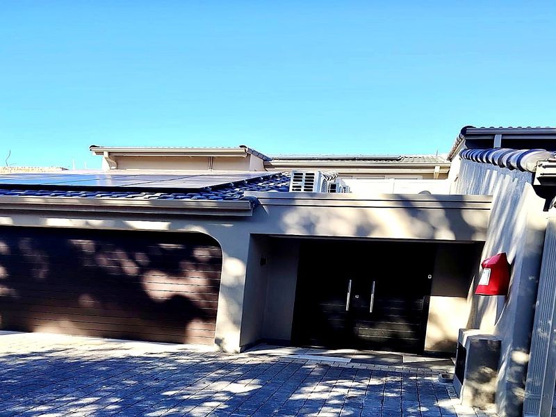 Townhouse For Sale in Umhlanga, KwaZulu Natal - Photo 2