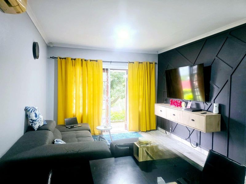 Townhouse For Sale in Escombe, Queensburgh, KwaZulu Natal - Photo 2