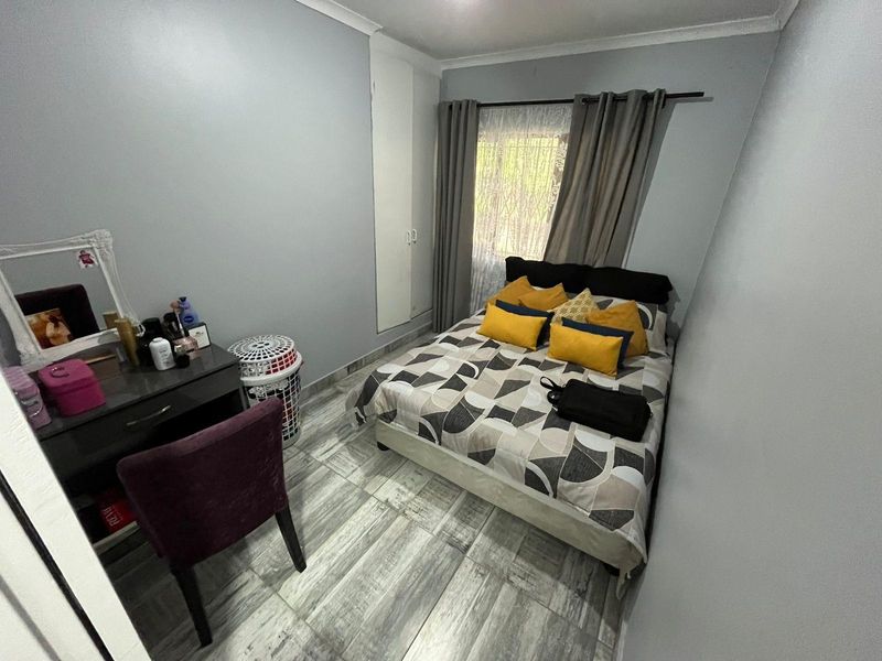 Townhouse For Sale in Escombe, Queensburgh, KwaZulu Natal - Photo 8