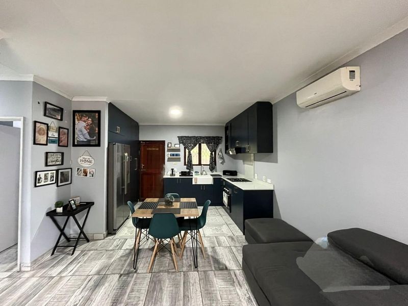 Townhouse For Sale in Escombe, Queensburgh, KwaZulu Natal - Photo 3