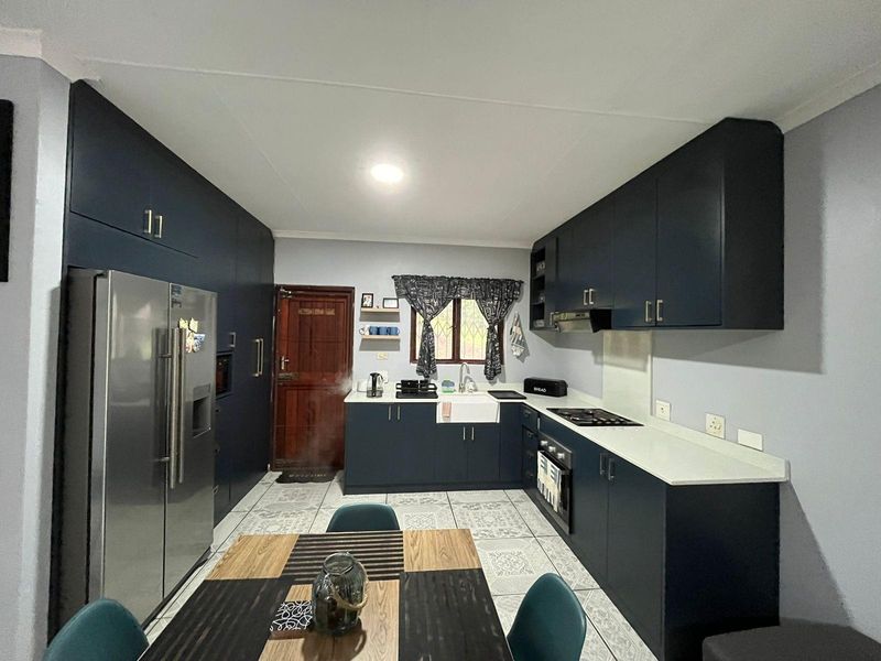 Townhouse For Sale in Escombe, Queensburgh, KwaZulu Natal - Photo 5