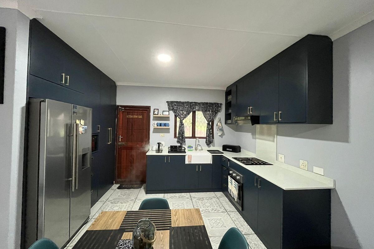 Townhouse For Sale in Escombe, Queensburgh, KwaZulu Natal - Photo 5