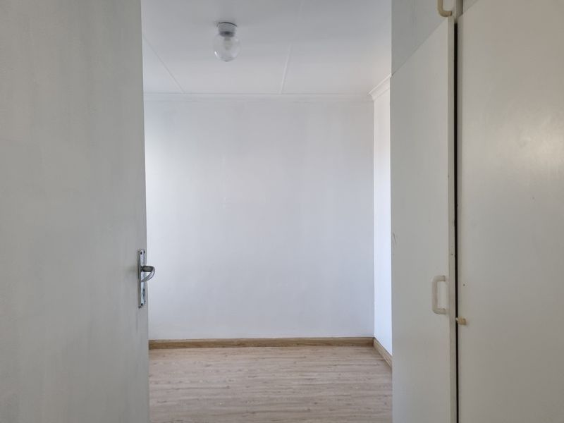 Spacious 5-Bedroom Home for Rent in Summer Greens - Photo 8