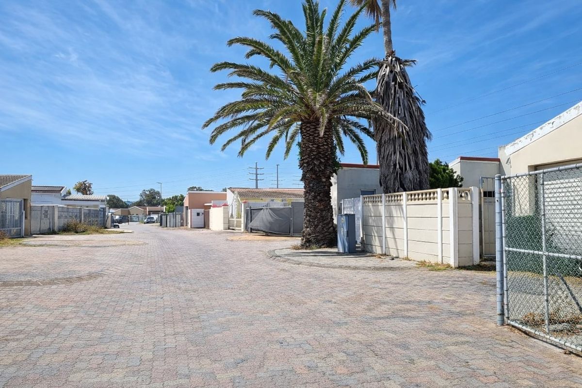 Spacious 5-Bedroom Home for Rent in Summer Greens - Photo 4