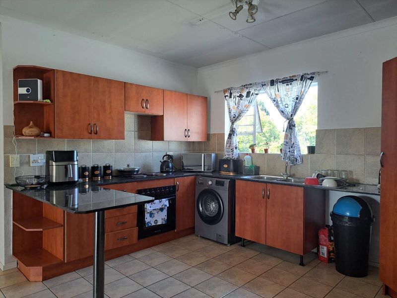 2-Bedroom Second Floor Townhouse to Rent in Bardene, Boksburg - Photo 9