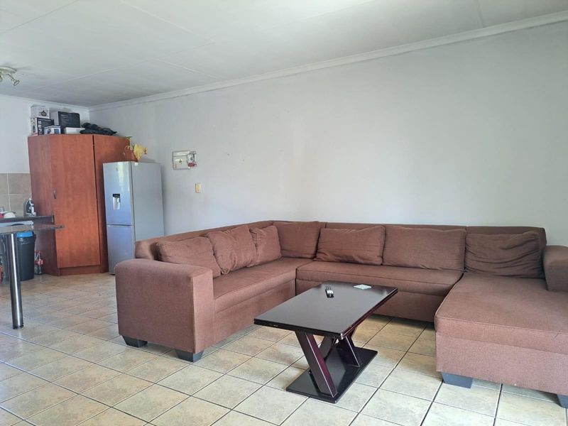 2-Bedroom Second Floor Townhouse to Rent in Bardene, Boksburg - Photo 6