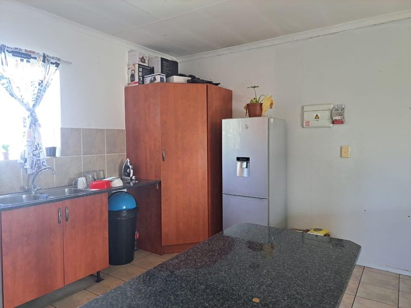 2-Bedroom Second Floor Townhouse to Rent in Bardene, Boksburg - Photo 10