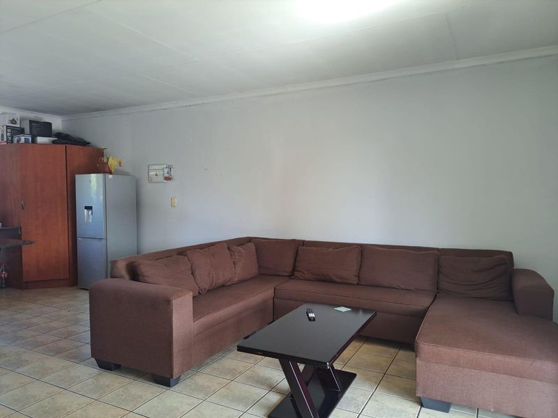2-Bedroom Second Floor Townhouse to Rent in Bardene, Boksburg - Photo 5