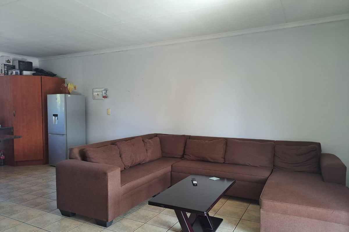 2-Bedroom Second Floor Townhouse to Rent in Bardene, Boksburg - Photo 5