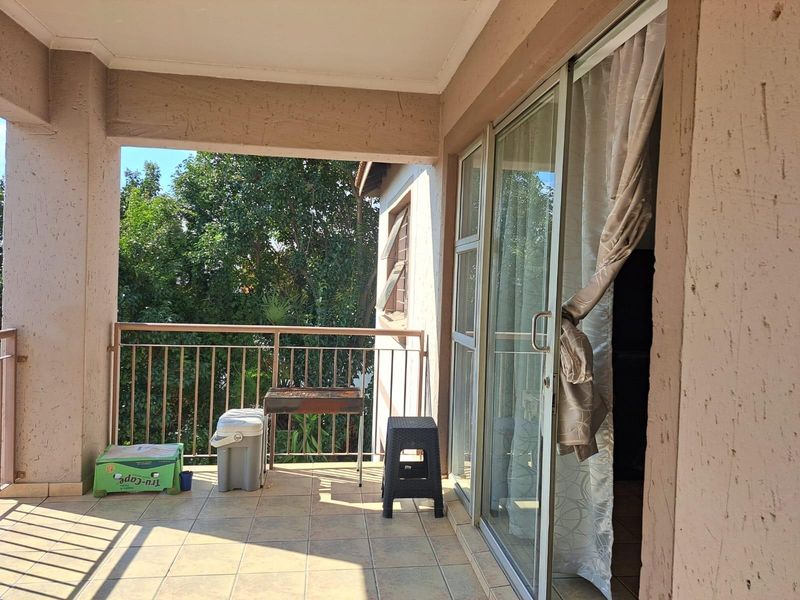 2-Bedroom Second Floor Townhouse to Rent in Bardene, Boksburg - Photo 3