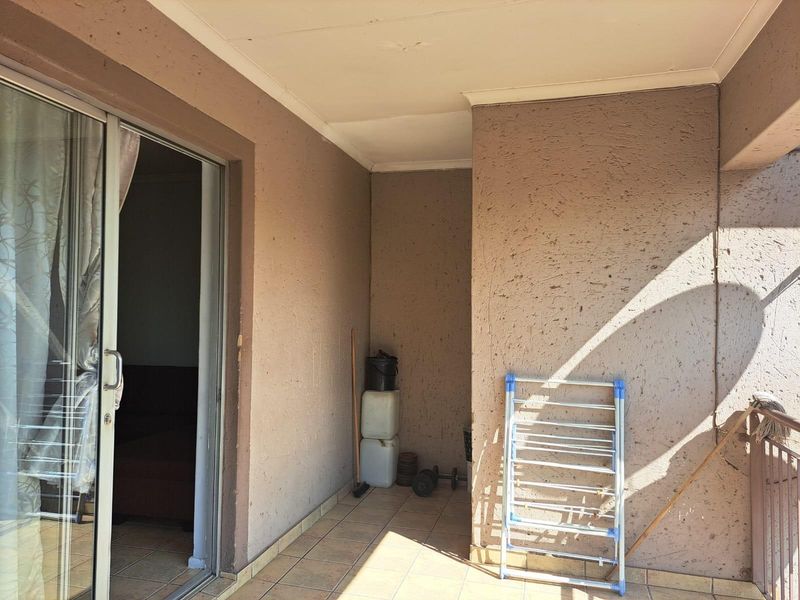 2-Bedroom Second Floor Townhouse to Rent in Bardene, Boksburg - Photo 4