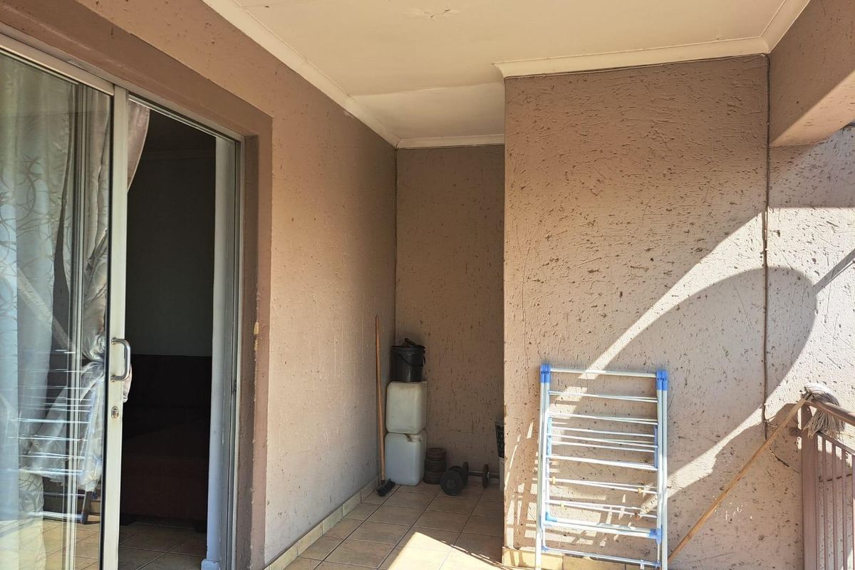 2-Bedroom Second Floor Townhouse to Rent in Bardene, Boksburg - Photo 4