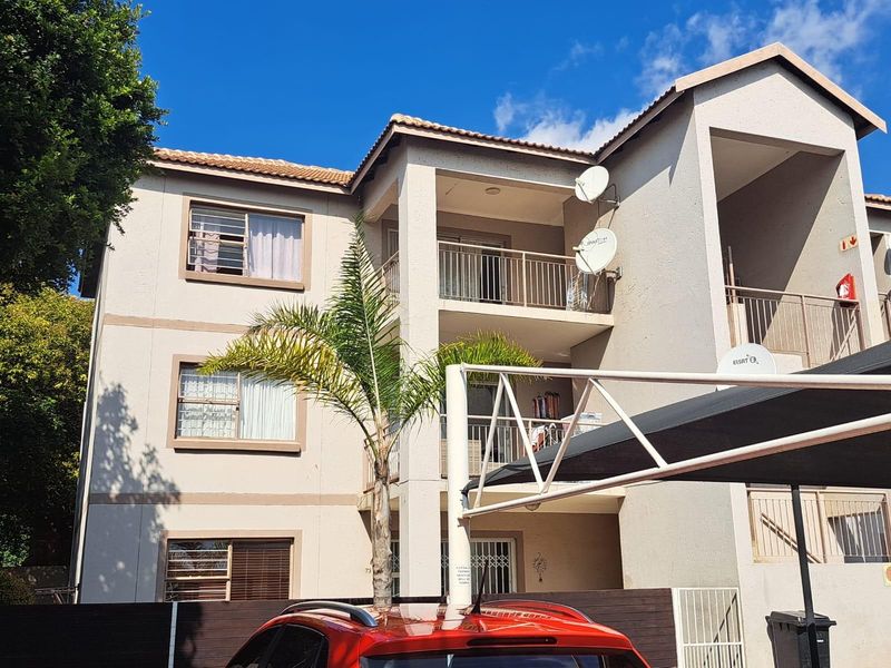 2-Bedroom Second Floor Townhouse to Rent in Bardene, Boksburg - Photo 2