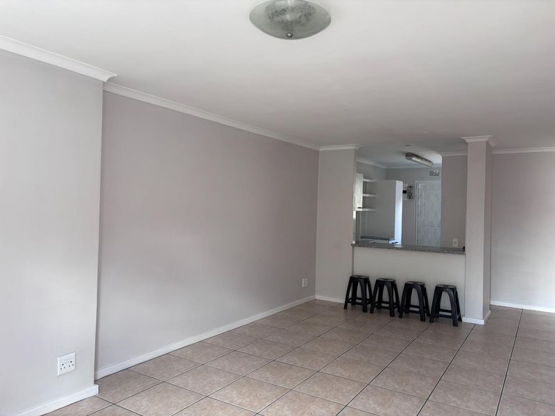 Perfect Starter Home in Quiet Tygerdal Close - Photo 3
