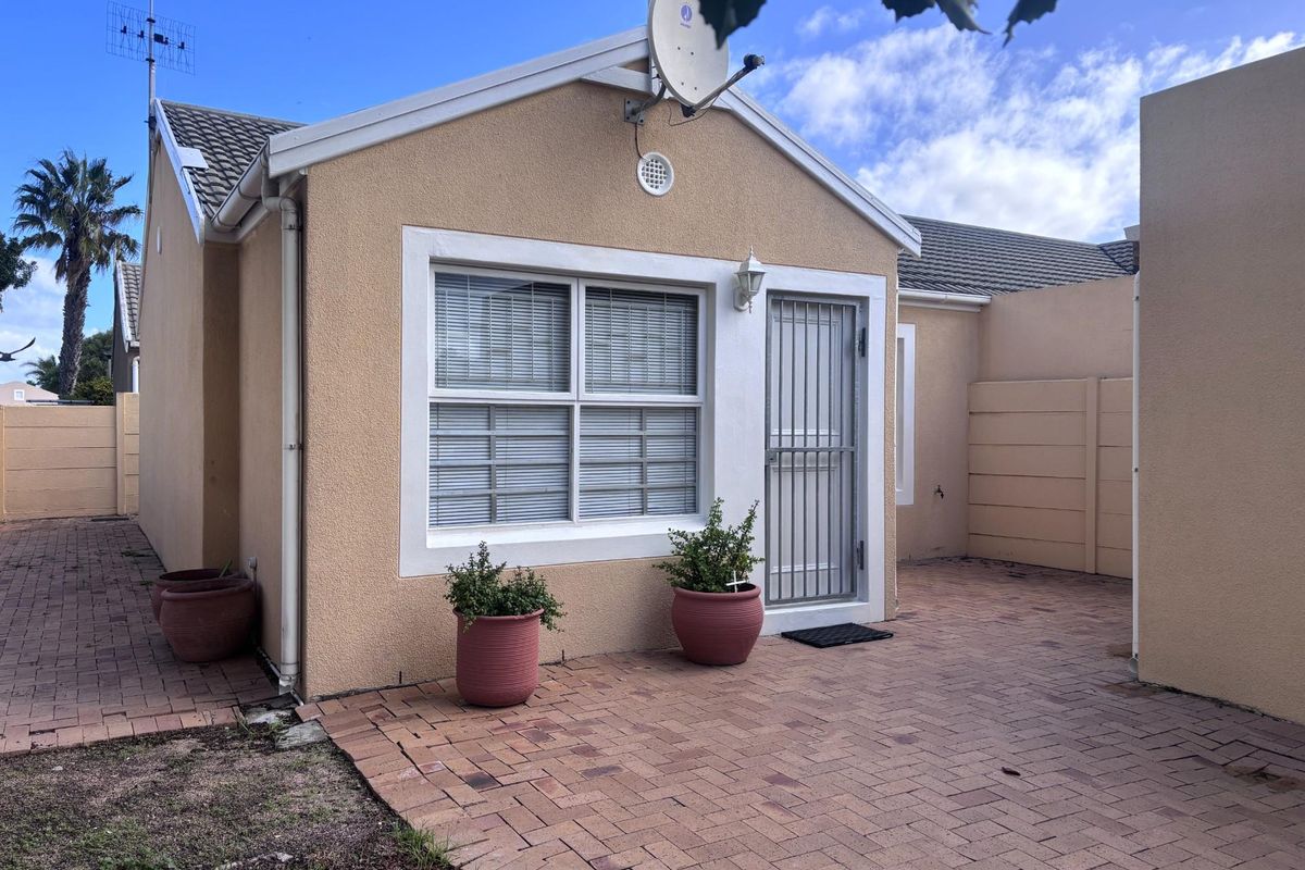 Perfect Starter Home in Quiet Tygerdal Close - Photo 2