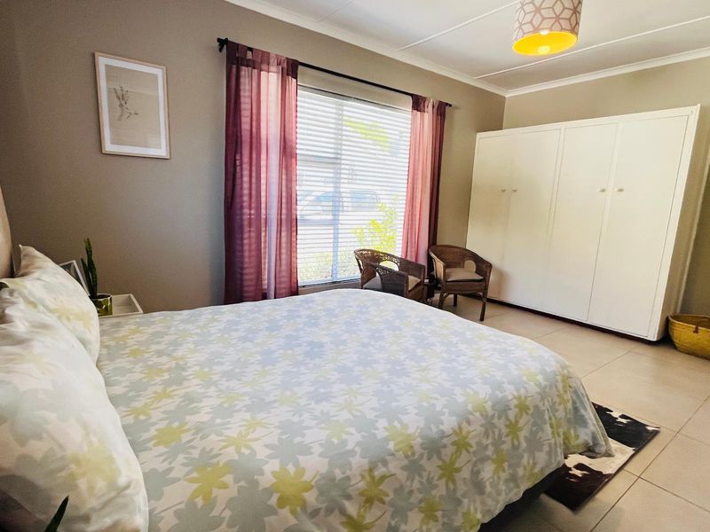 3-Bedroom Home to Rent in Voëlklip - Stylish Fully Furnished - Photo 5
