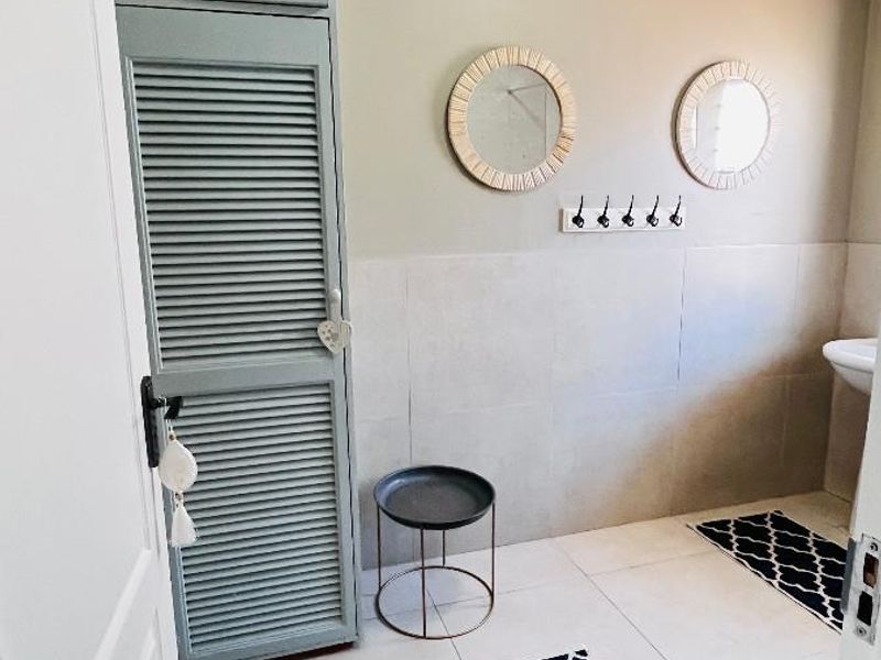3-Bedroom Home to Rent in Voëlklip - Stylish Fully Furnished - Photo 8