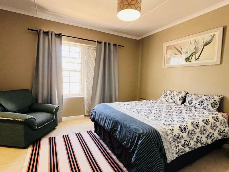 3-Bedroom Home to Rent in Voëlklip - Stylish Fully Furnished - Photo 3