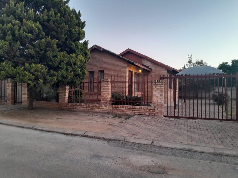 Spacious 3-Bedroom Family Home polokwane - Photo 6