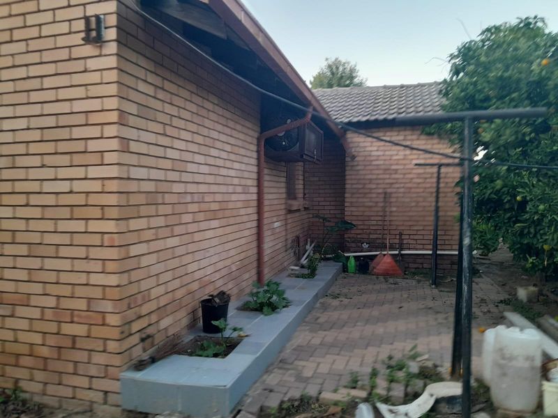 Spacious 3-Bedroom Family Home polokwane - Photo 7