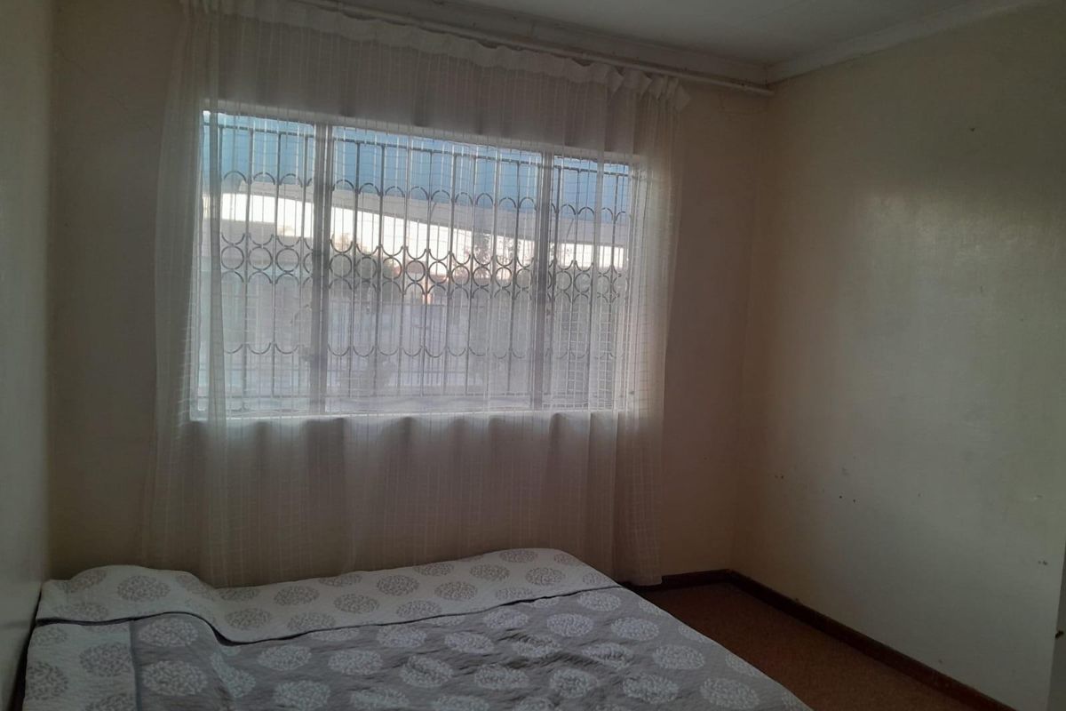 Spacious 3-Bedroom Family Home polokwane - Photo 2