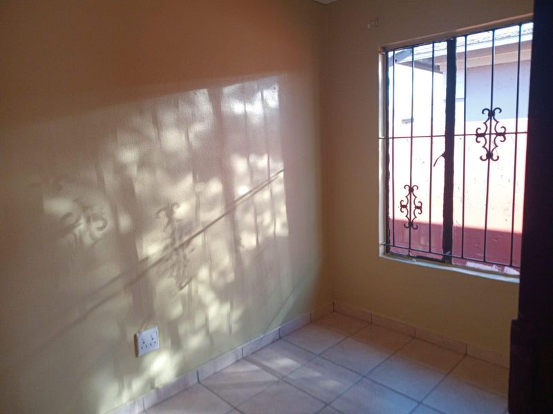 House To Rent in Protea Glen, Soweto - Photo 4