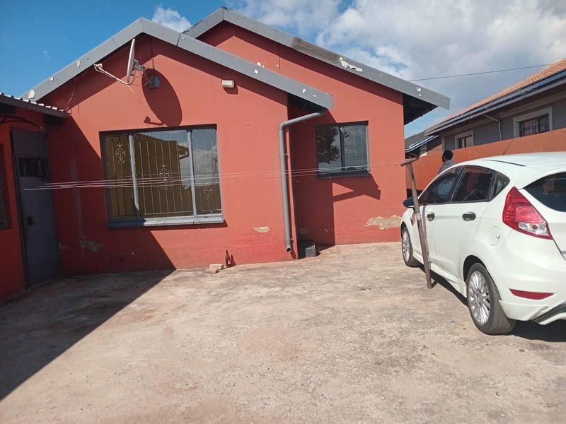 House To Rent in Protea Glen, Soweto - Photo 2