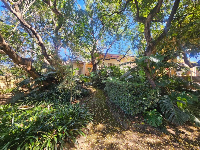 Investor’s Dream: Multi-Living Property with Income Potential. - Photo 1