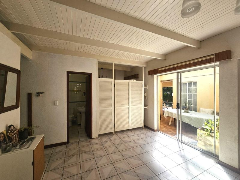 Investor’s Dream: Multi-Living Property with Income Potential. - Photo 7