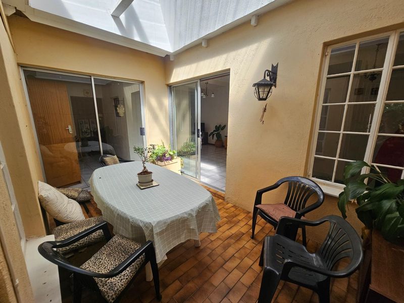 Investor’s Dream: Multi-Living Property with Income Potential. - Photo 3