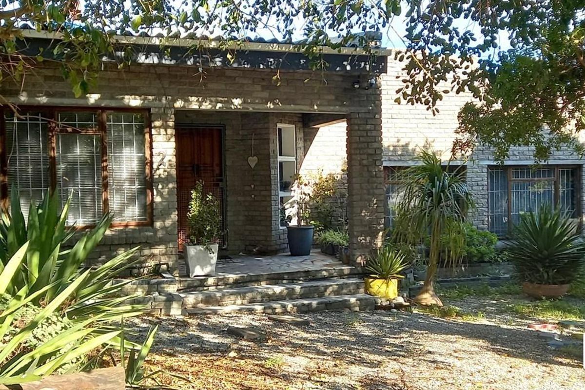 3 Bedroom House + Flatlet For Sale in Van Dyks Bay - Photo 2