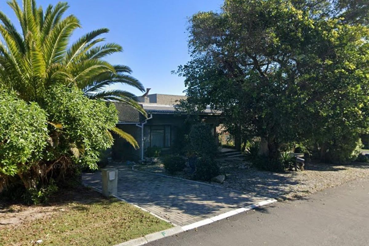 3 Bedroom House + Flatlet For Sale in Van Dyks Bay - Photo 3