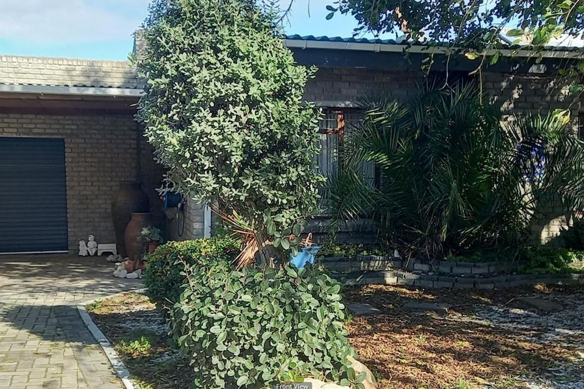 3 Bedroom House + Flatlet For Sale in Van Dyks Bay - Photo 4