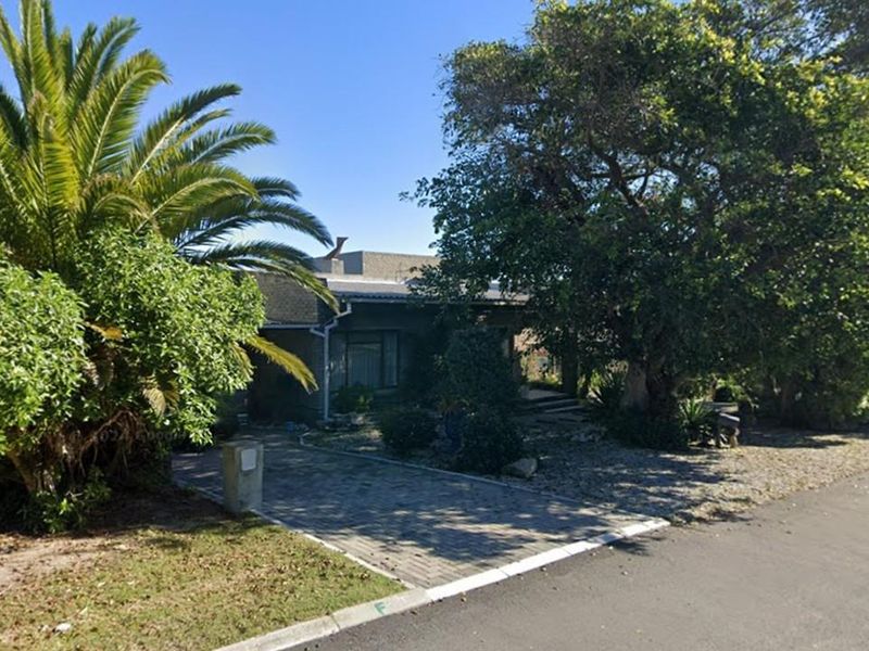 3 Bedroom House + Flatlet For Sale in Van Dyks Bay - Photo 3
