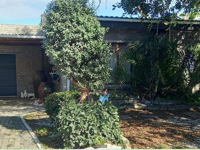 3 Bedroom House + Flatlet For Sale in Van Dyks Bay - Photo 4
