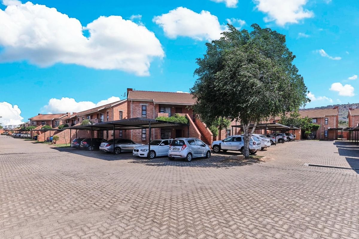 Apartment For Sale in Amorosa, Roodepoort - Photo 2