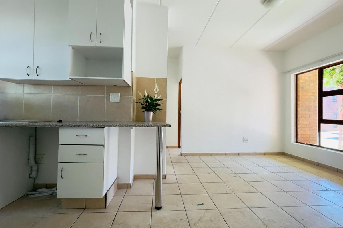 Apartment For Sale in Amorosa, Roodepoort - Photo 5