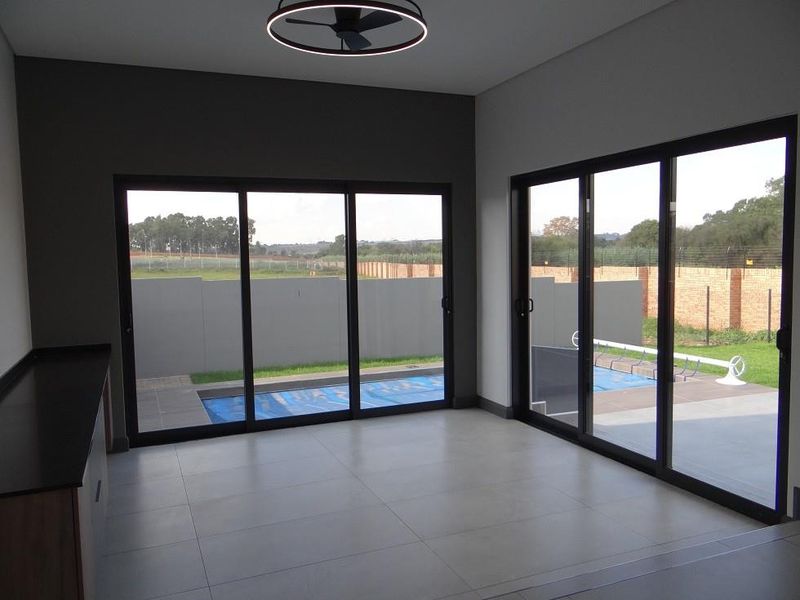 4 Bedroom House For Sale in Fountainbrook Estate, Midstream Estate, Centurion - Photo 10