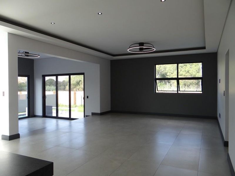 4 Bedroom House For Sale in Fountainbrook Estate, Midstream Estate, Centurion - Photo 8