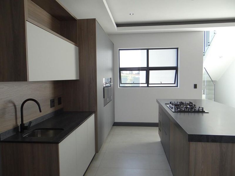 4 Bedroom House For Sale in Fountainbrook Estate, Midstream Estate, Centurion - Photo 6