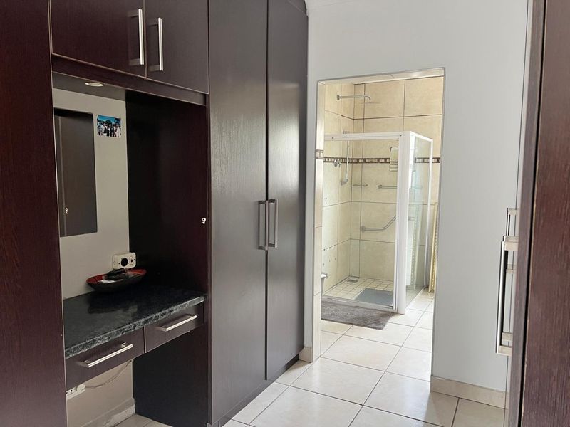 Townhouse For Sale in Nahoon Valley Park, East London - Photo 10