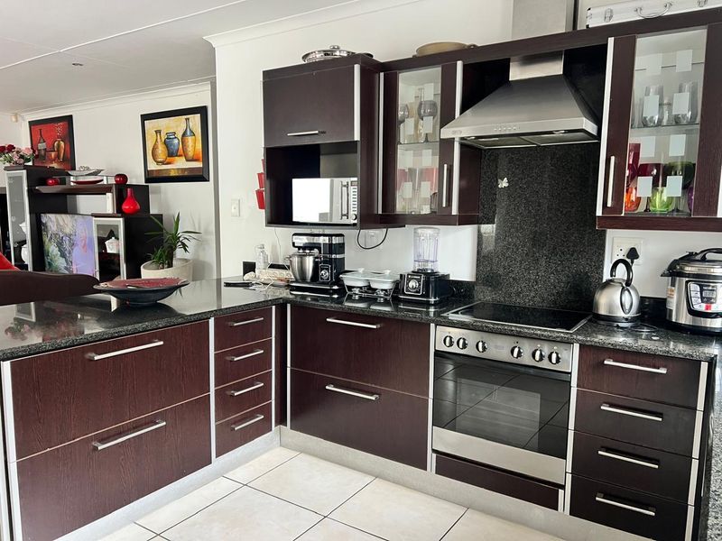 Townhouse For Sale in Nahoon Valley Park, East London - Photo 3