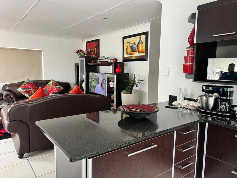 Townhouse For Sale in Nahoon Valley Park, East London - Photo 4