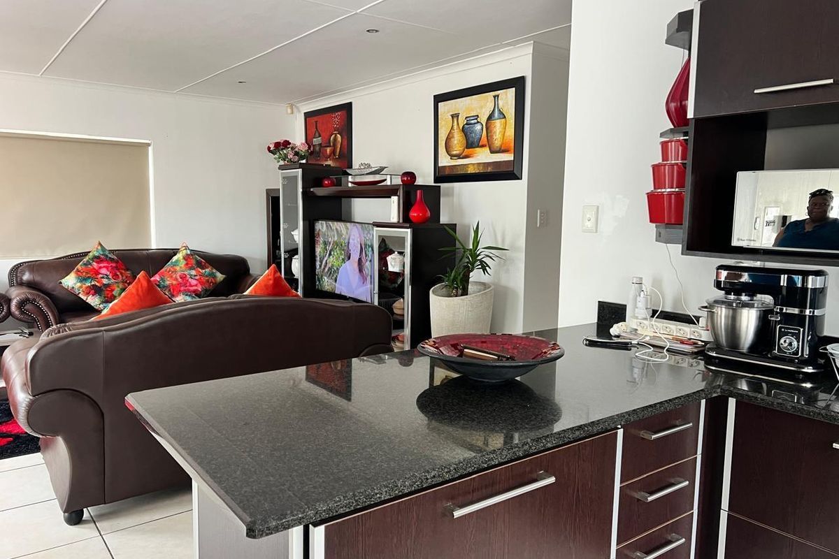 Townhouse For Sale in Nahoon Valley Park, East London - Photo 4