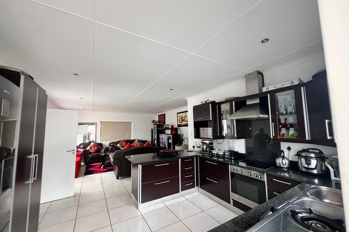 Townhouse For Sale in Nahoon Valley Park, East London - Photo 5
