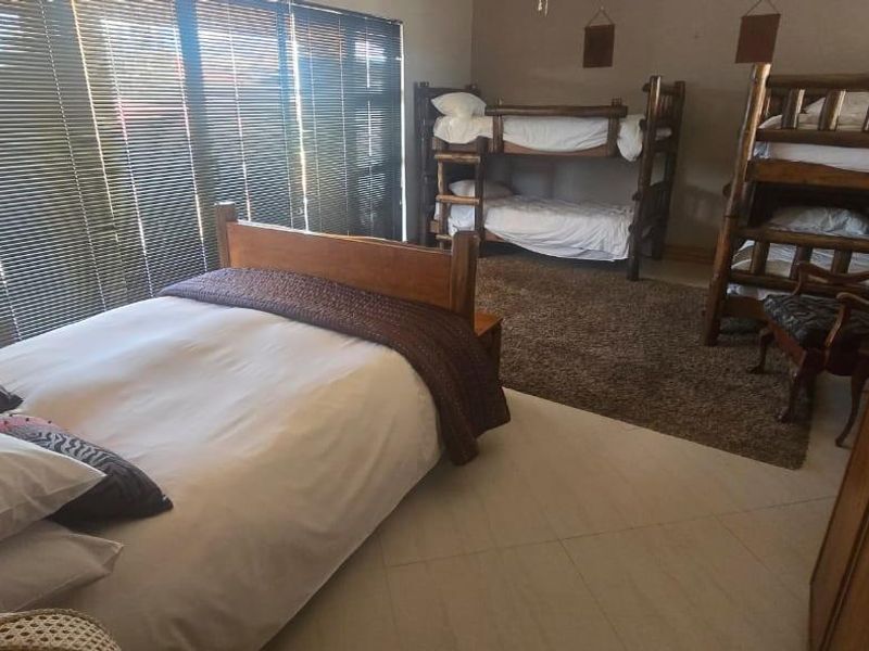 Modern 4 Bedroom Luxury Home with Solar +Water Back up in Prime Location - Photo 10