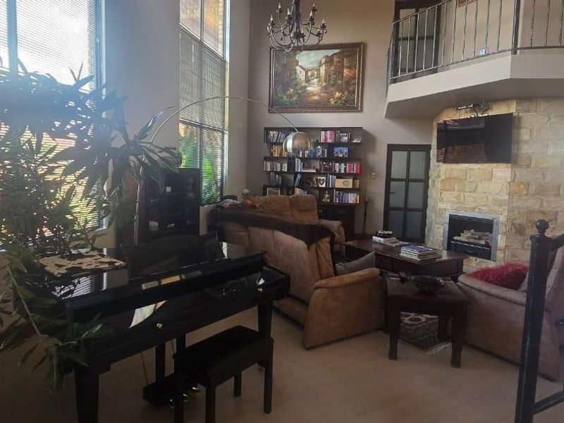 Modern 4 Bedroom Luxury Home with Solar +Water Back up in Prime Location - Photo 2